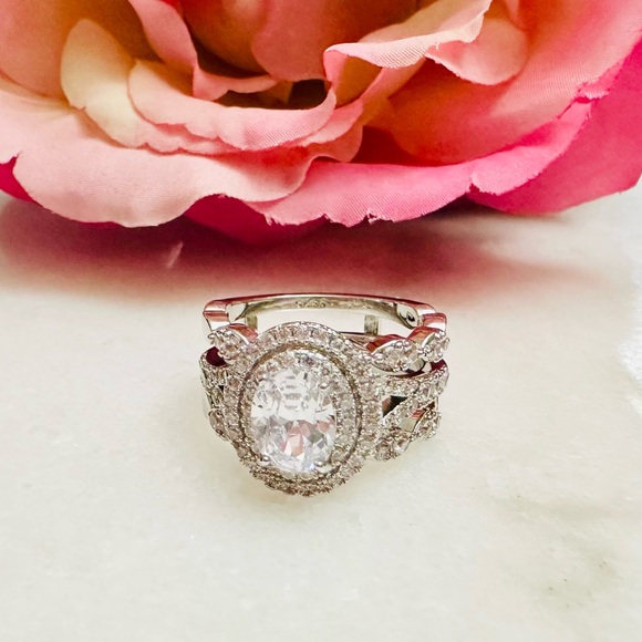 Jewelry - Elegant Silver Halo Bridal Ring with Zirconia Center Stone Size 6